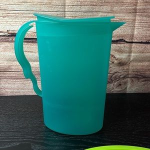 Tupperware Impressions Slimline Pitcher 2 Qt. Teal
